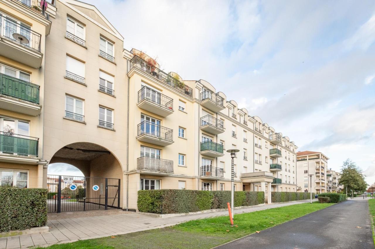 Luxe Flat For 7 - Fairytale Factory Apartment Bussy-Saint-Georges Bagian luar foto