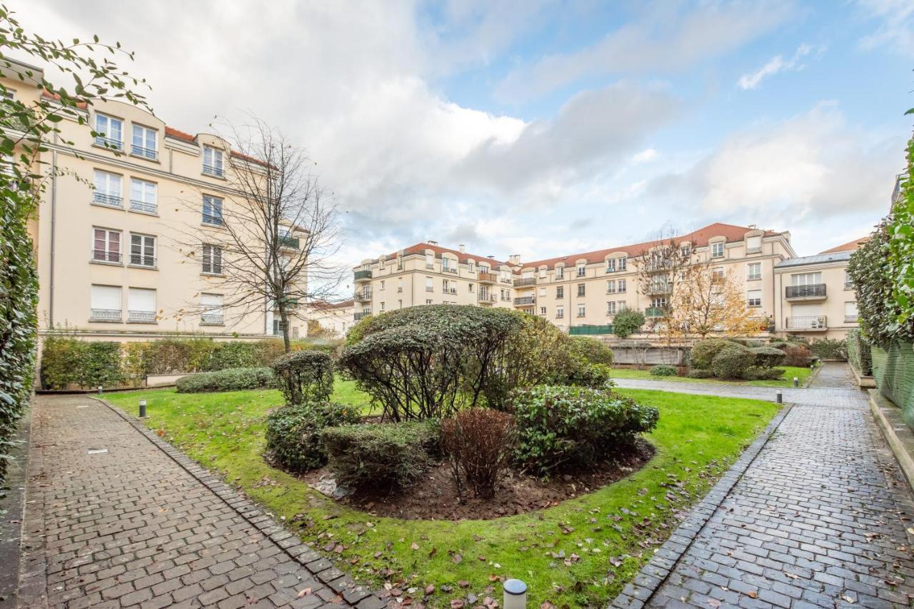 Luxe Flat For 7 - Fairytale Factory Apartment Bussy-Saint-Georges Bagian luar foto